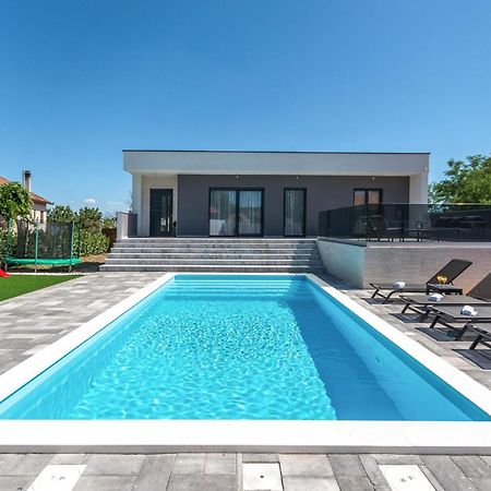 3 Bedroom Beautiful Home In Rastane Donje Donje Rastane Εξωτερικό φωτογραφία