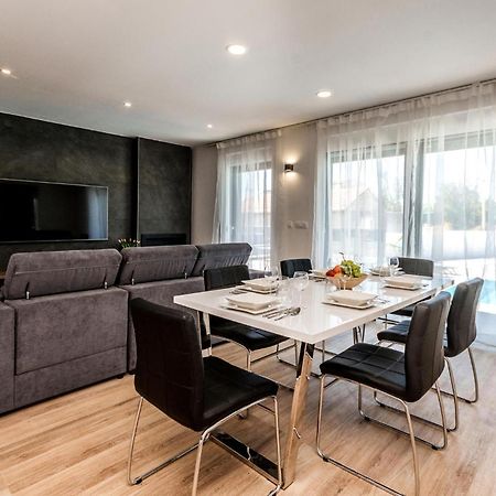 3 Bedroom Beautiful Home In Rastane Donje Donje Rastane Εξωτερικό φωτογραφία