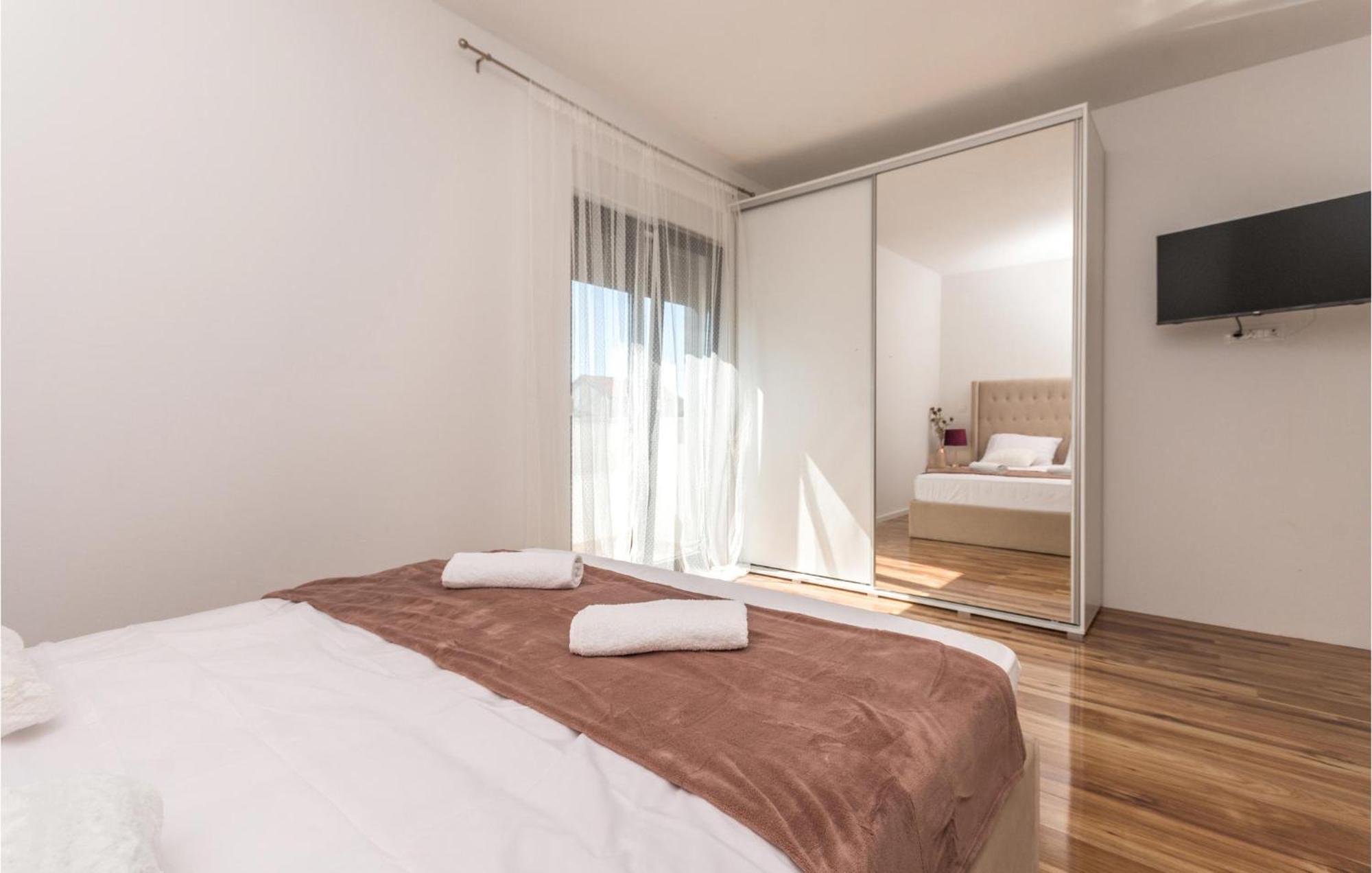 3 Bedroom Beautiful Home In Rastane Donje Donje Rastane Εξωτερικό φωτογραφία