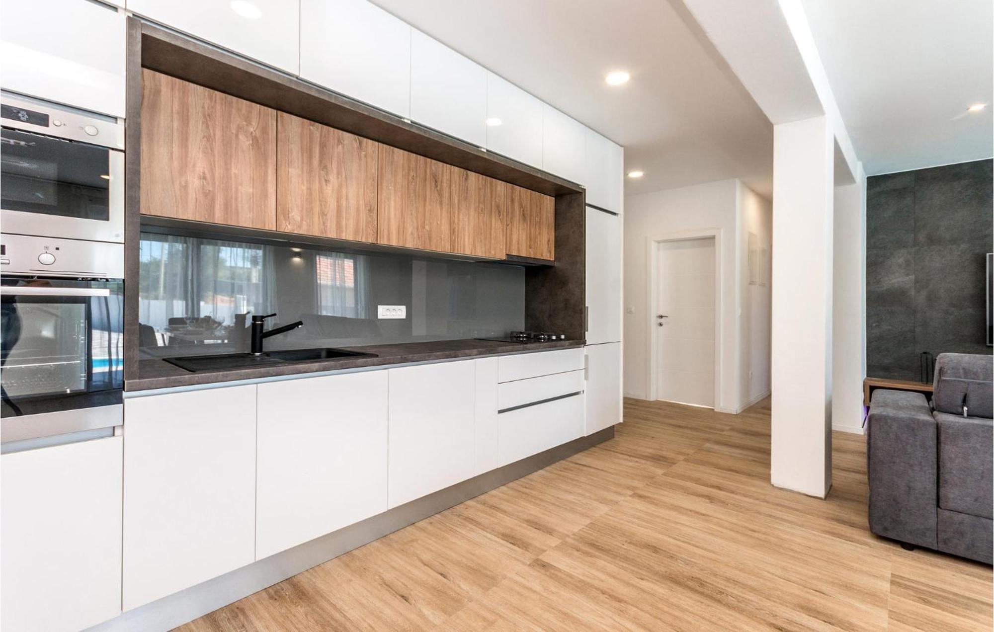 3 Bedroom Beautiful Home In Rastane Donje Donje Rastane Εξωτερικό φωτογραφία