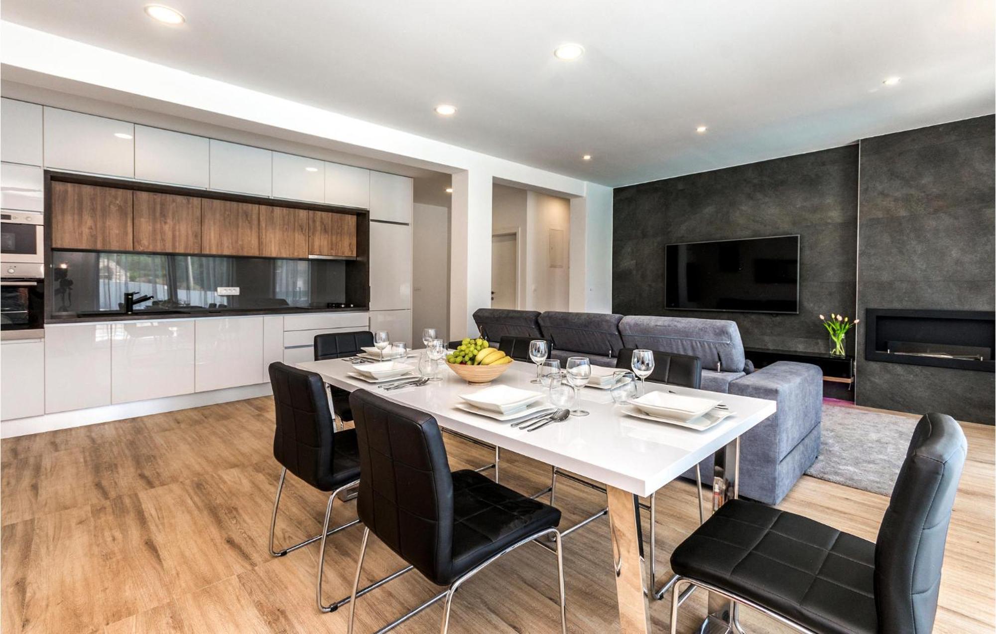 3 Bedroom Beautiful Home In Rastane Donje Donje Rastane Εξωτερικό φωτογραφία
