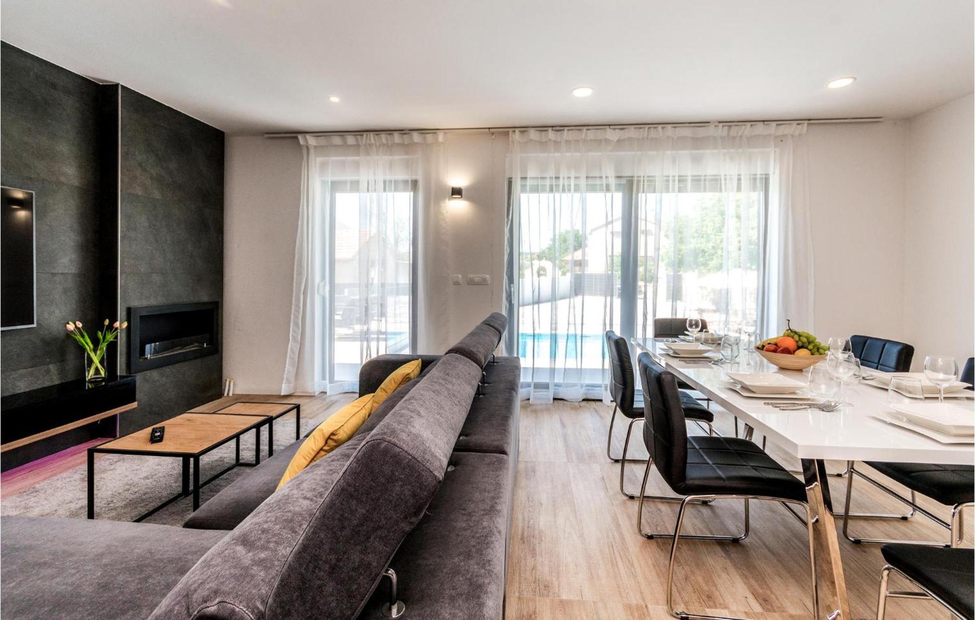 3 Bedroom Beautiful Home In Rastane Donje Donje Rastane Εξωτερικό φωτογραφία