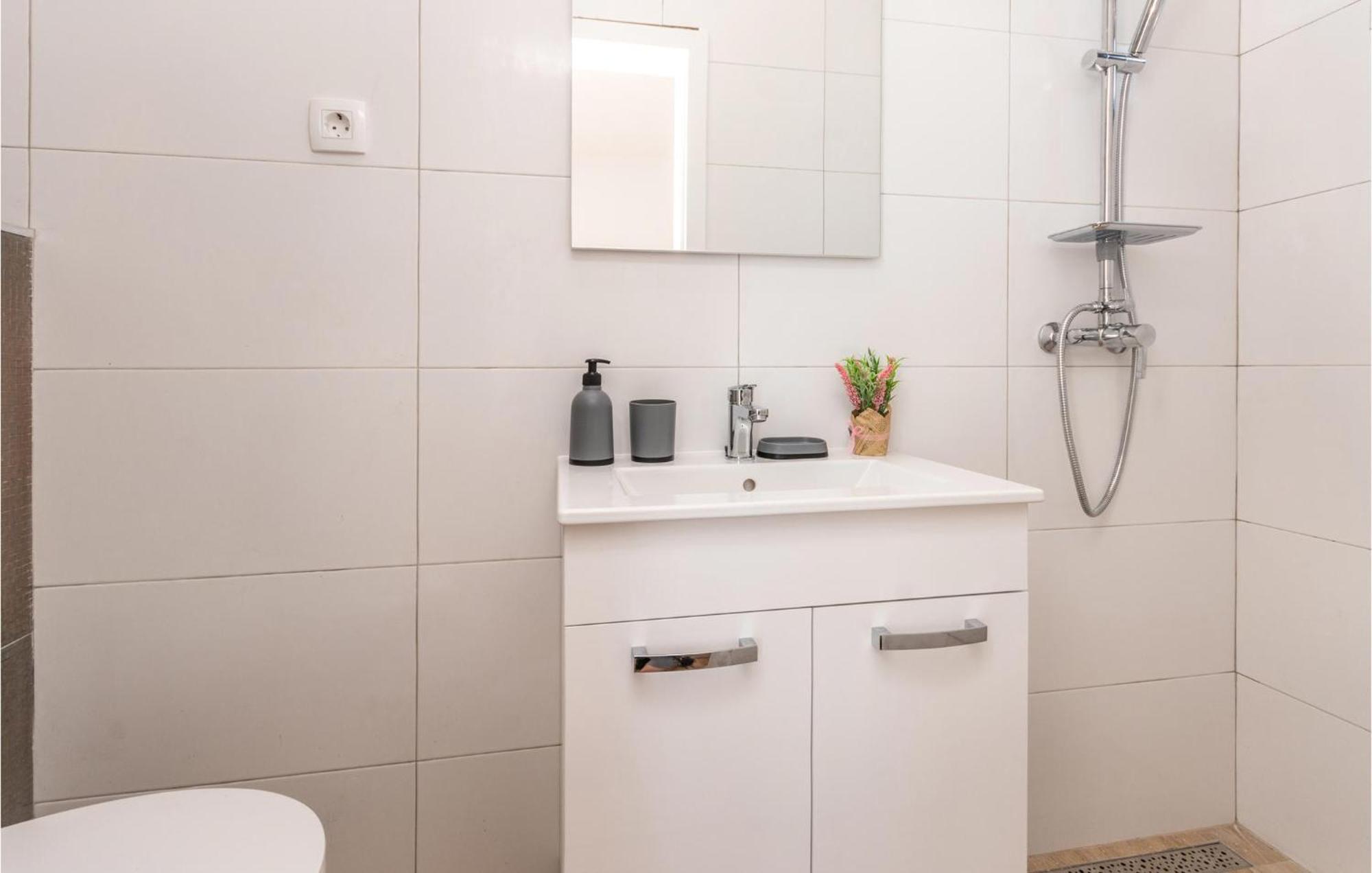 3 Bedroom Beautiful Home In Rastane Donje Donje Rastane Εξωτερικό φωτογραφία