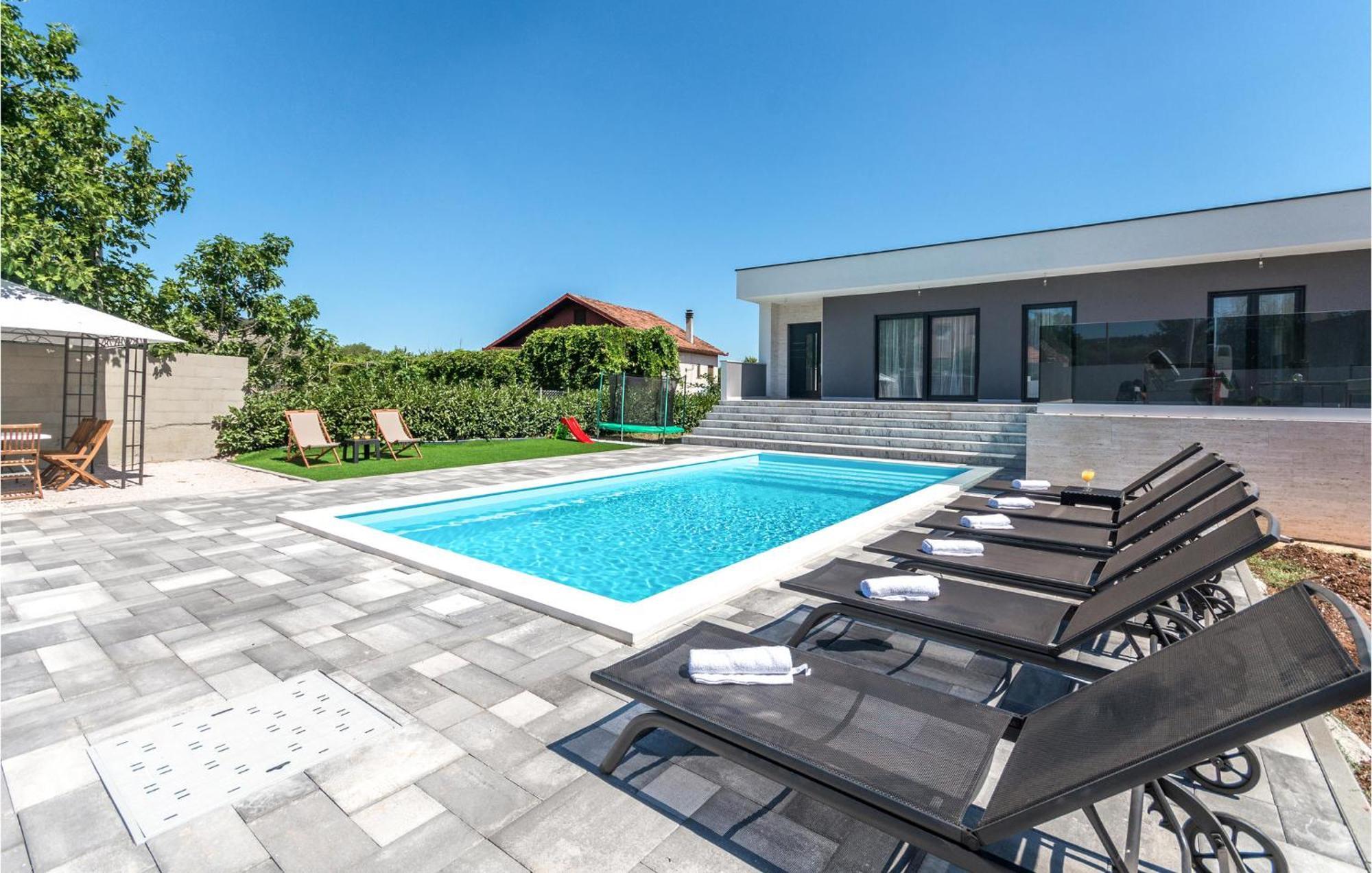3 Bedroom Beautiful Home In Rastane Donje Donje Rastane Εξωτερικό φωτογραφία